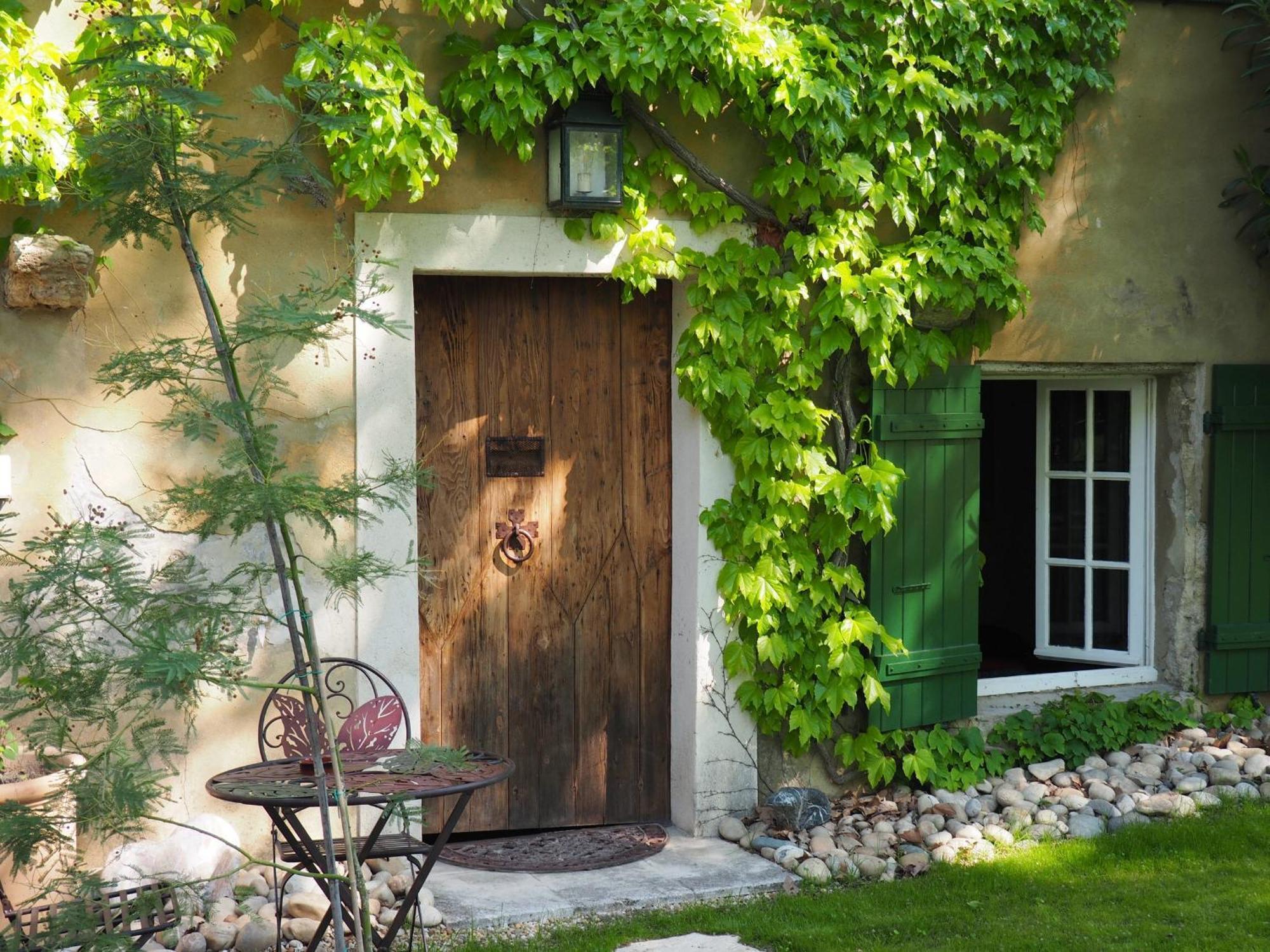 Les Gîtes du Domaine de Rhodes Avignon Extérieur photo