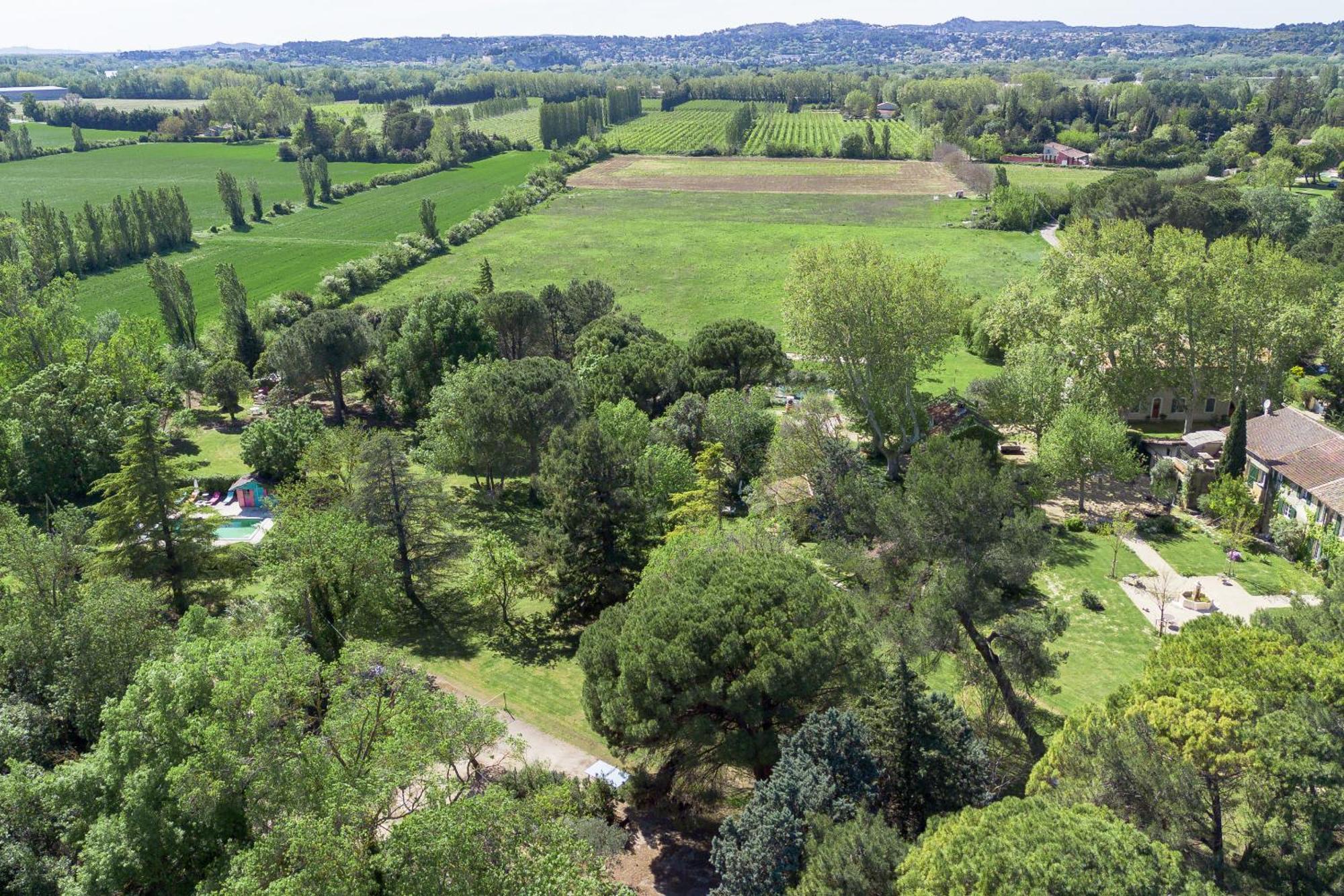Les Gîtes du Domaine de Rhodes Avignon Extérieur photo